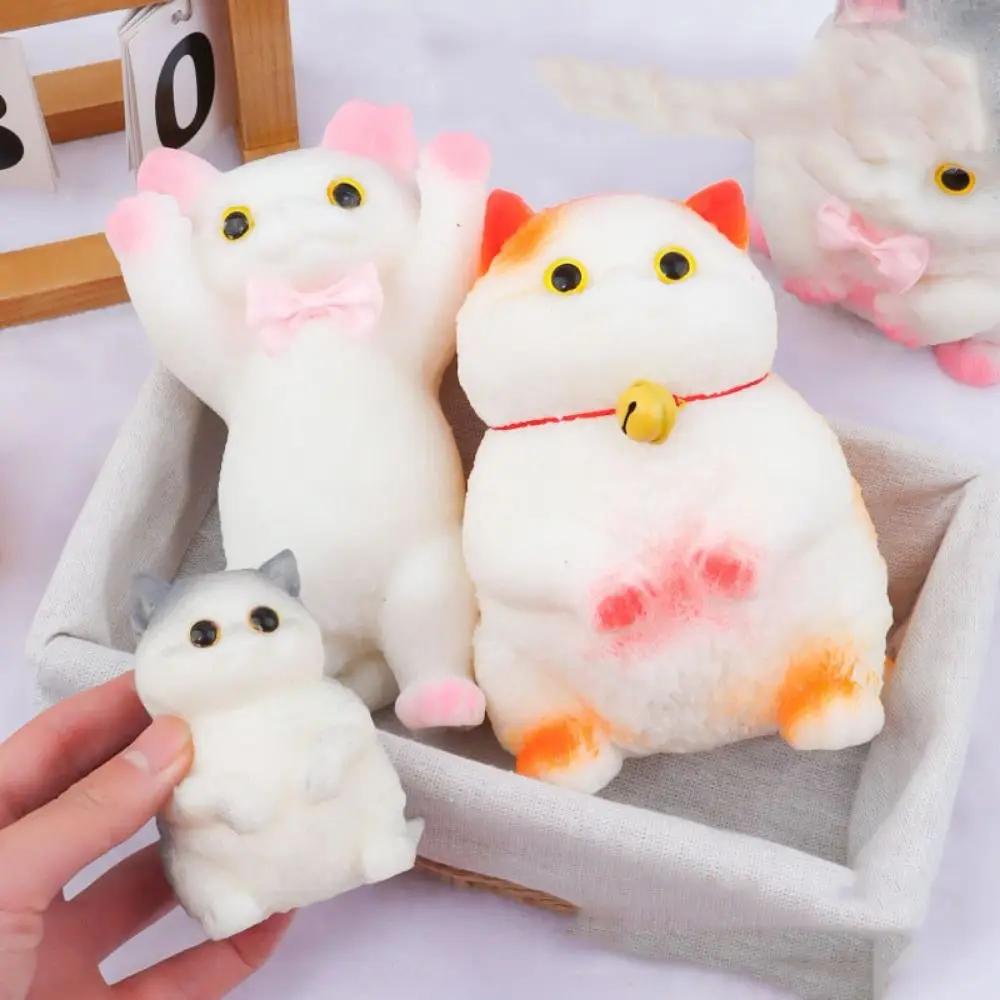 การ์ตูนแมวใหญ่ตุ๊กตาของเล่นบีบ Cat Bell Bow Cat Shaped Squeeze ของเล่นสัตว์ที่มีสีสันประดิษฐ์ตุ๊กตาบีบของเล่นสํานักงาน