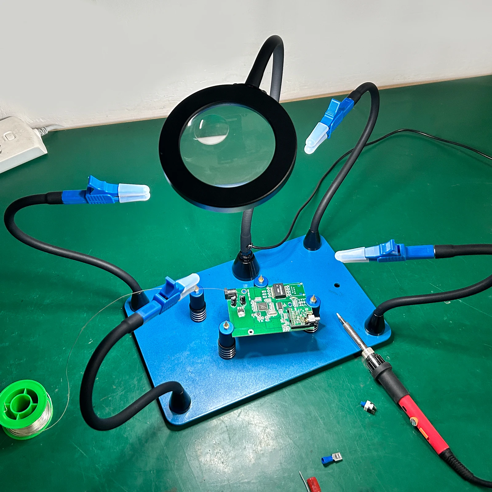 NEWACALOX Estación de mesa de trabajo de soldadura soldadura magnética ayuda a mano soporte PCB brazo Flexible de silicona lupa herramienta de reparación