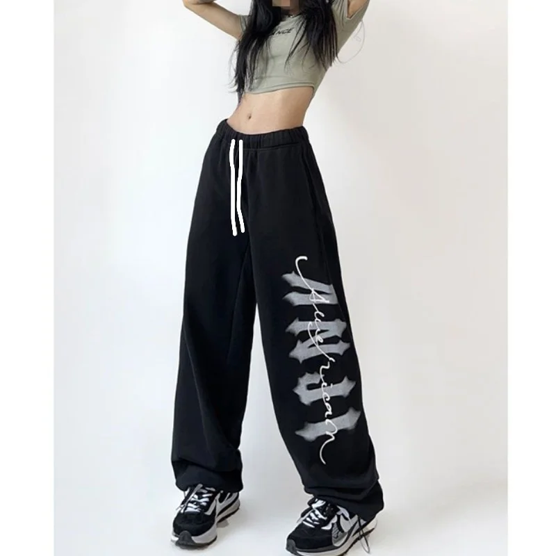 2026 Trendy Women Y2K Hip Hop Black Gothic Spray Print Quick Dry Baggy Pants Elastic Waist Comfy Streetwear Trousers for Dance