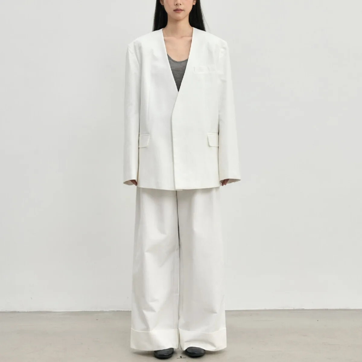 

KWTX 2025 Autumn Elegant V-Neck Blazer & Wide-Leg High-Waisted Pleated Pants Set,Oversized Suit,Slimming Design,Premium Drape