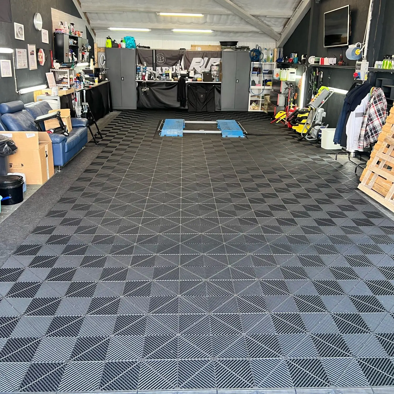 Modular Interlocking Garage Floor Tiles, Plastic Garage Flooring, Workshop, Warehouse, Car Wash Room, 100% New, Wholesale