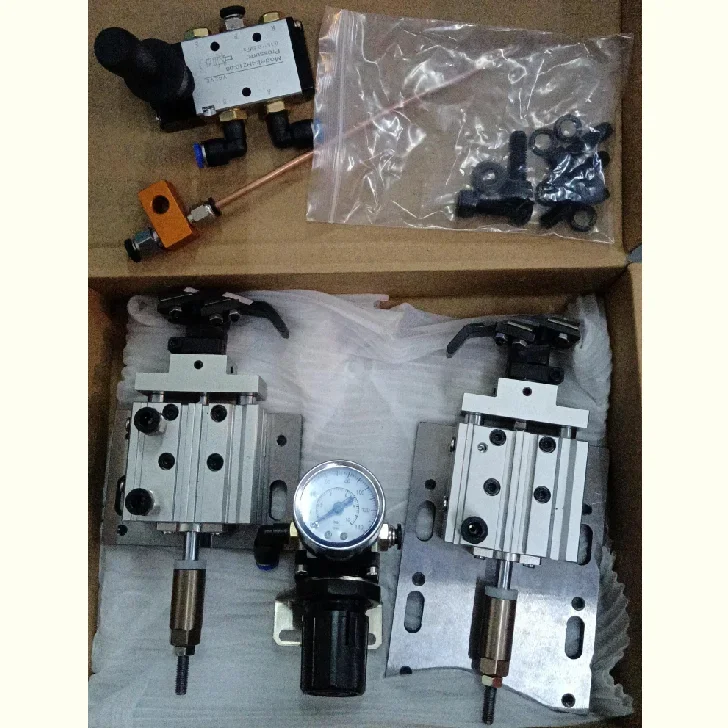 

Новый стиль машины для запечатывания кромок Гибкое плоское скребковое устройство (пневматический тип)