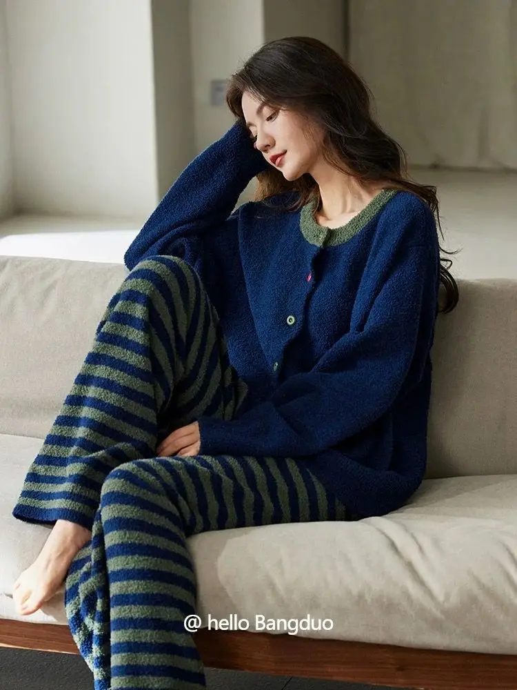 

Зимние полуфлисовые пижамы для женщин, корейские студенческие полосатые утолщенные домашние одежды, плюшевая вязаная домашняя одежда с круглым вырезом, теплая одежда