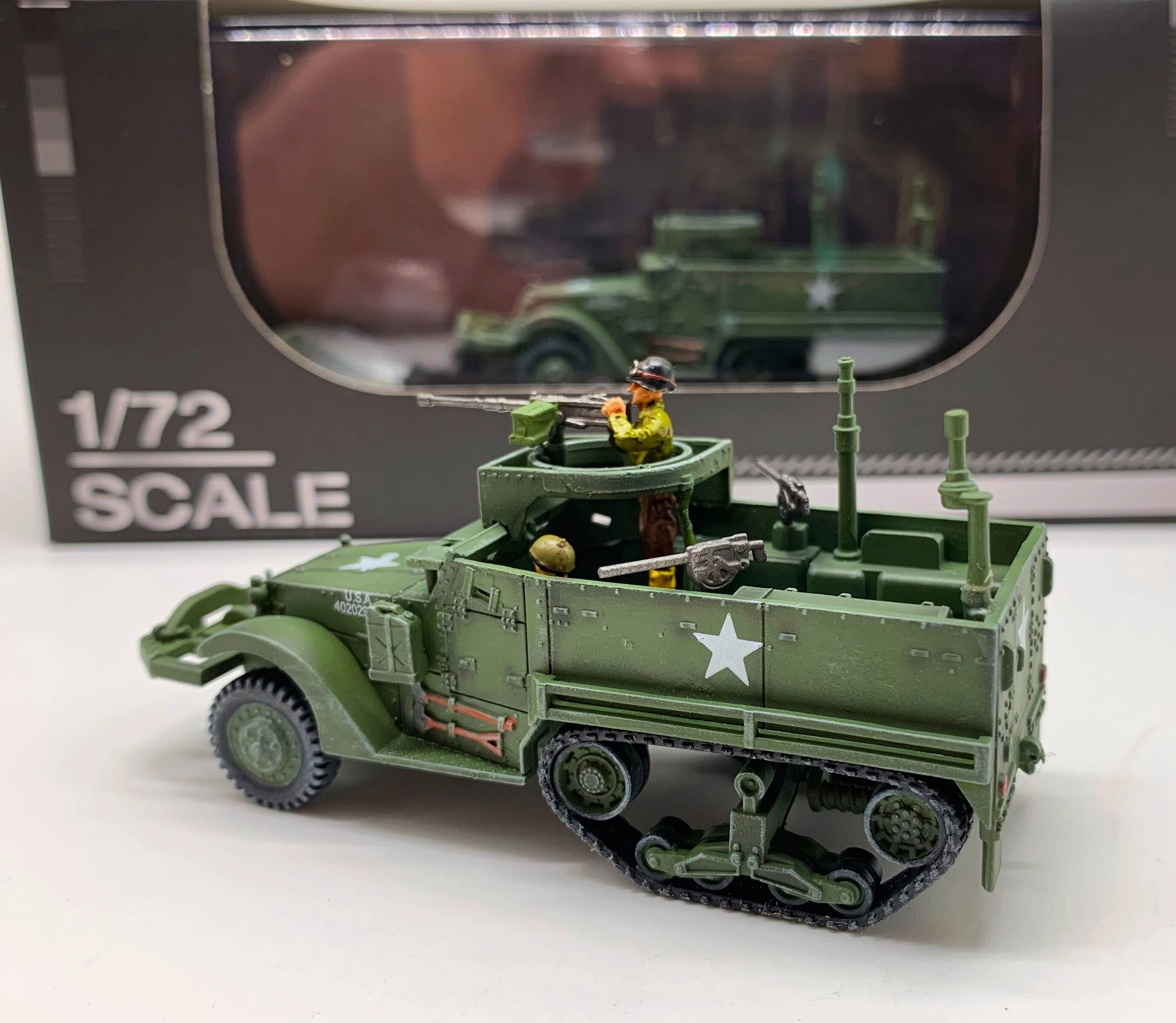 Sanei 1/72 U.S. Army M3 Half-track Armoured Car (with 2 people) Finished tank model