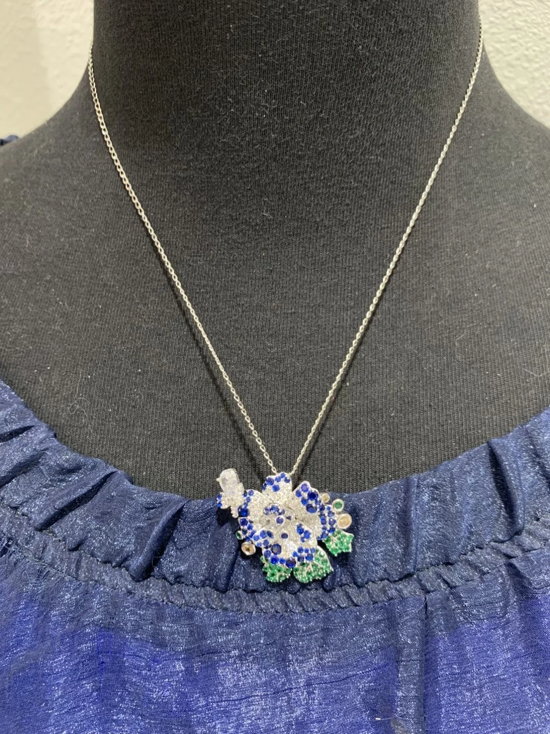 قلادة على شكل زهرة مختلط الألوان باللون الأزرق والأخضر والأبيض على شكل فراشة من الفضة الإسترليني عيار 925 مع مجوهرات نسائية فاخرة من الزركون المكعب