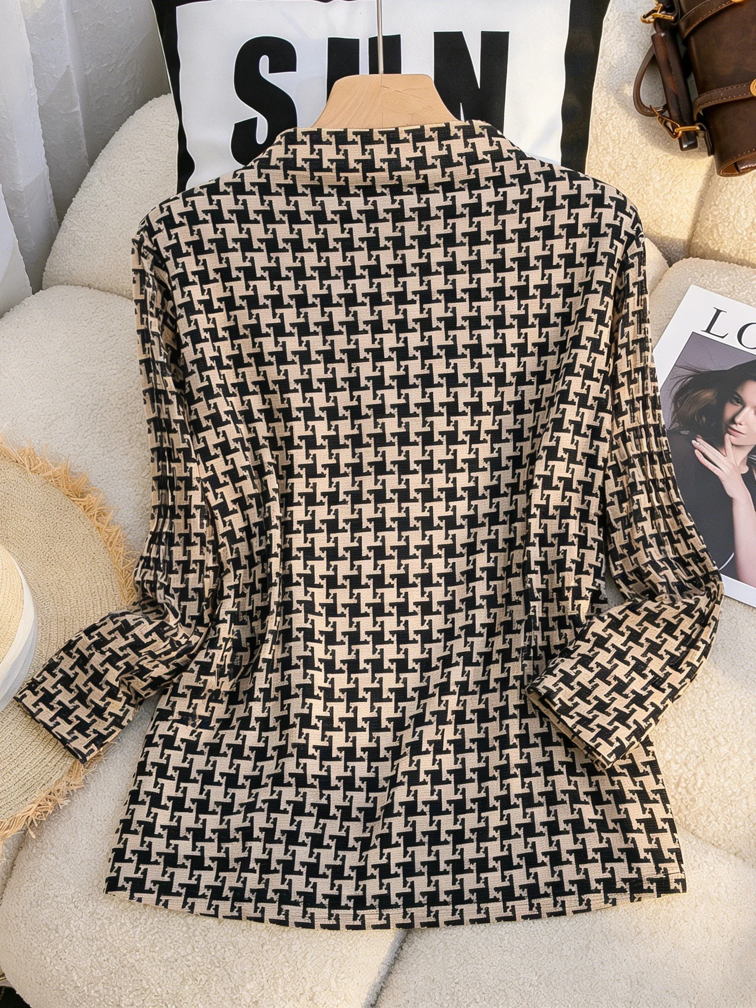 Top feminino estampado com gola meia alta, novo estilo jovem, camisa de base elástica de alta qualidade para mulheres