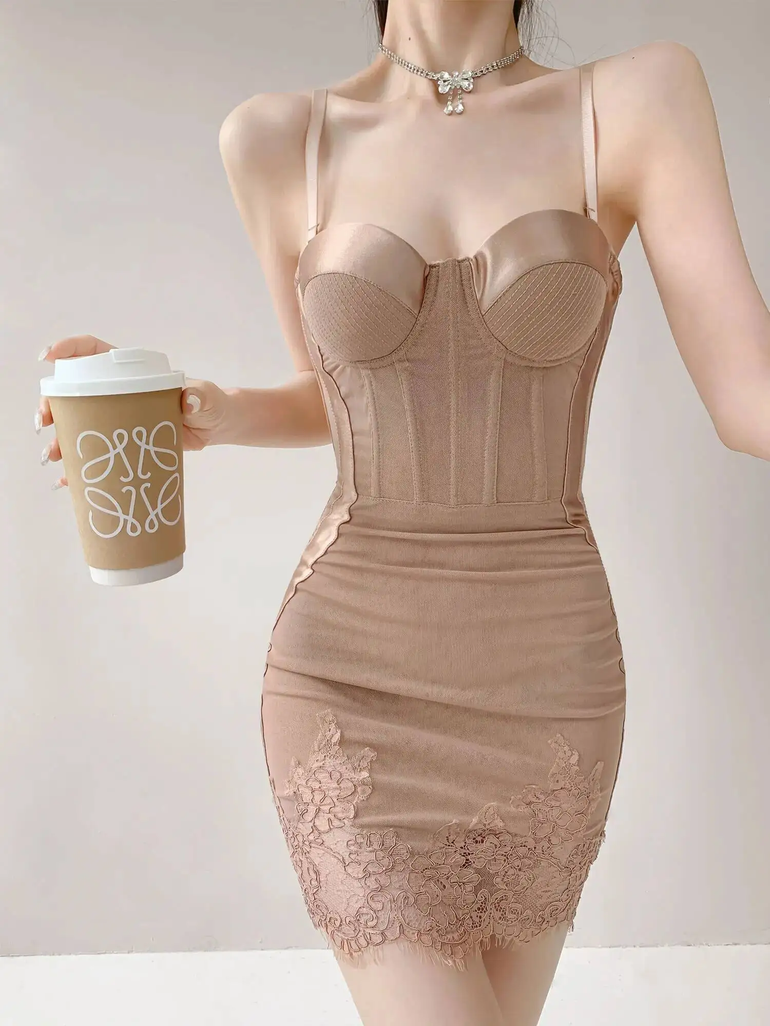 النمط الأوروبي الأمريكي المرأة 2024 صيف جديد الدانتيل الربط منخفضة طوق عالية الخصر التفاف الورك سليم الصلبة فستان بكتافة 46CA #1