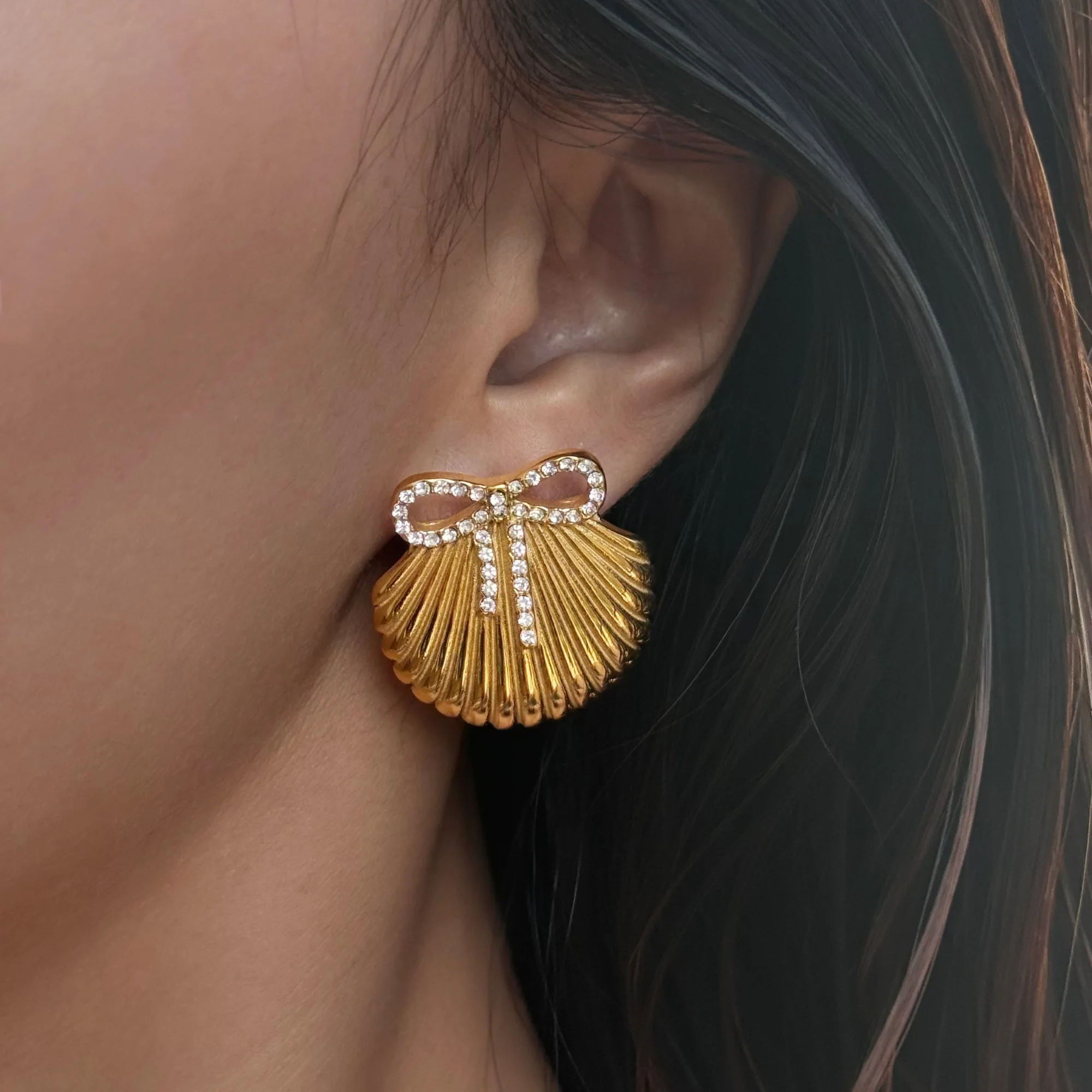 

DASEIN New Summer HOT 18k Gold Plated Vintage Scallop Bowknot Iced Out Zircon Earrings Hypoallergenic Stainless Steel Jewelry