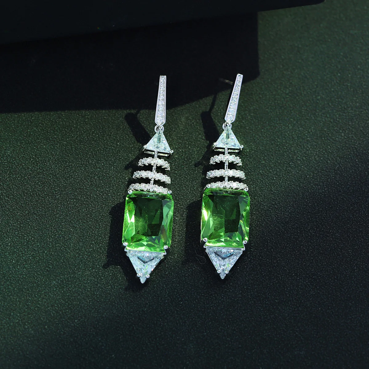 

Серьги-подвески из серебра 925 пробы с зеленым прямоугольным камнем, модные украшения серебристого цвета для женщин на каждый день и для вечеринок