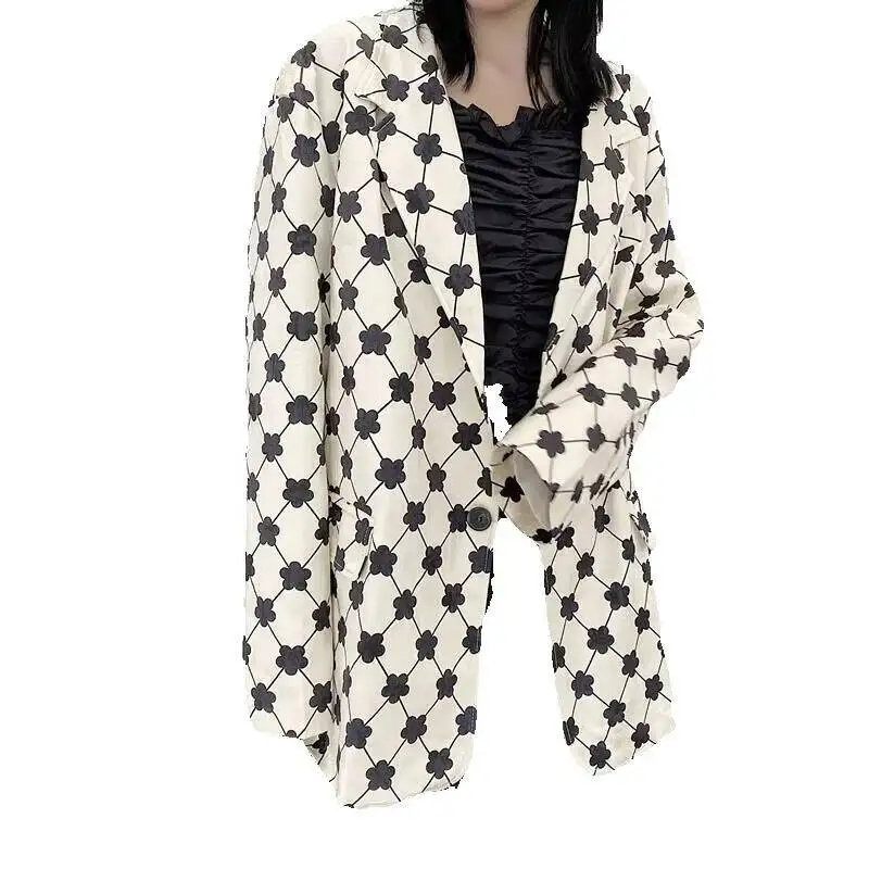 

2025 All Seasons Autumn INS New French Blazer Plum Blossom Niche Design Commuting Blazer Fashion High Street Floral Jacket