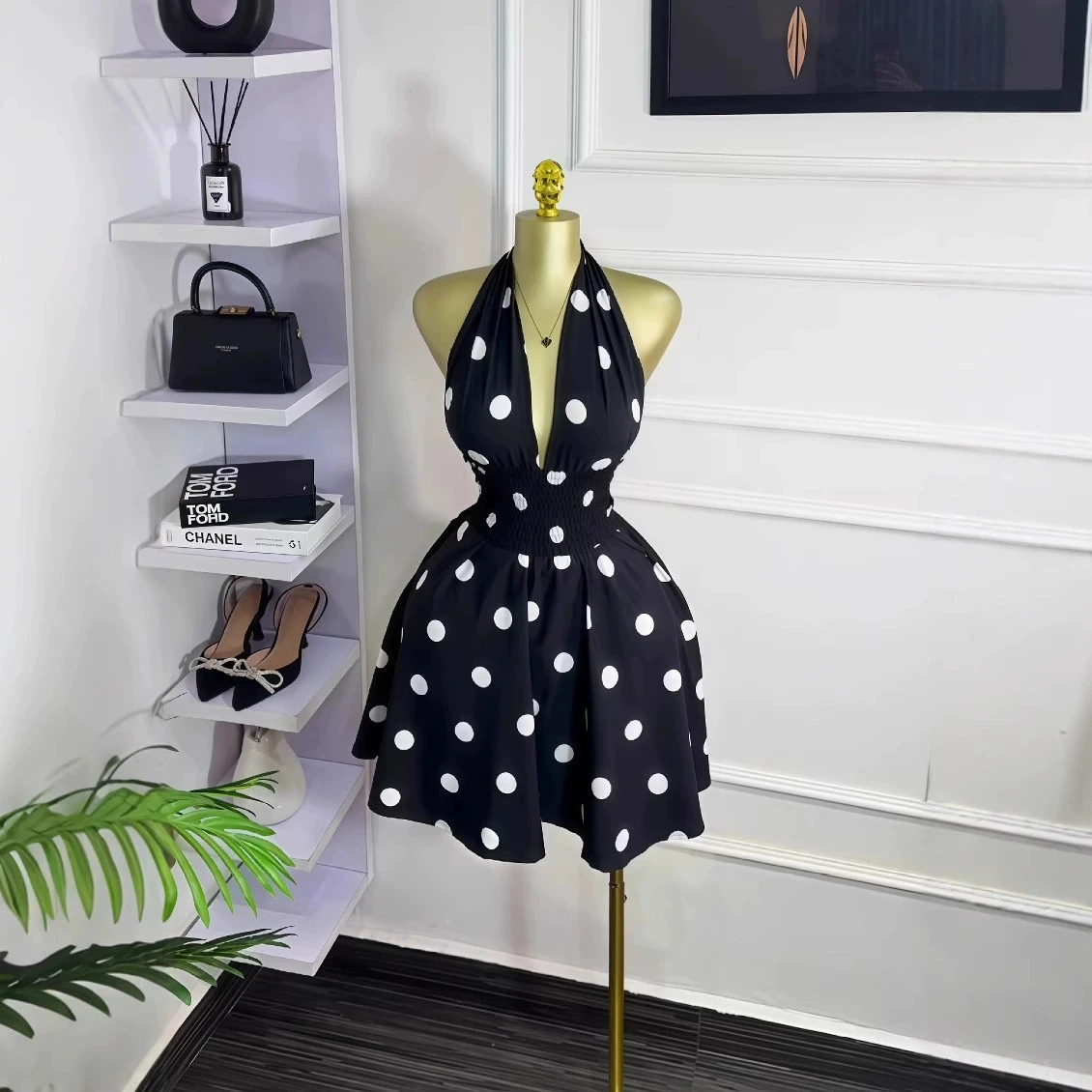 Sexy cortar rosa botão vestido moda feminina sem mangas sem costas festa halter mini vestidos 2025 verão elegante vestidos femininos