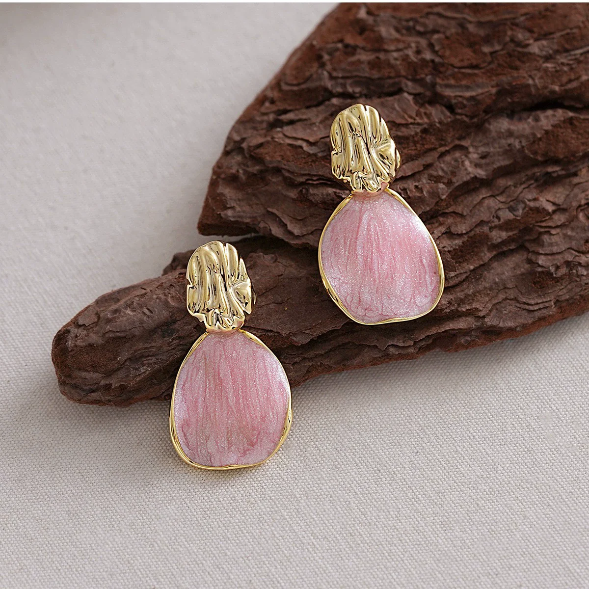 Pink Rolled Edge Petal Dangle Earrings for Women Golden Irregular Geometry Uneven Oval Drop Earrings Enamel Oil Jewelry Gift