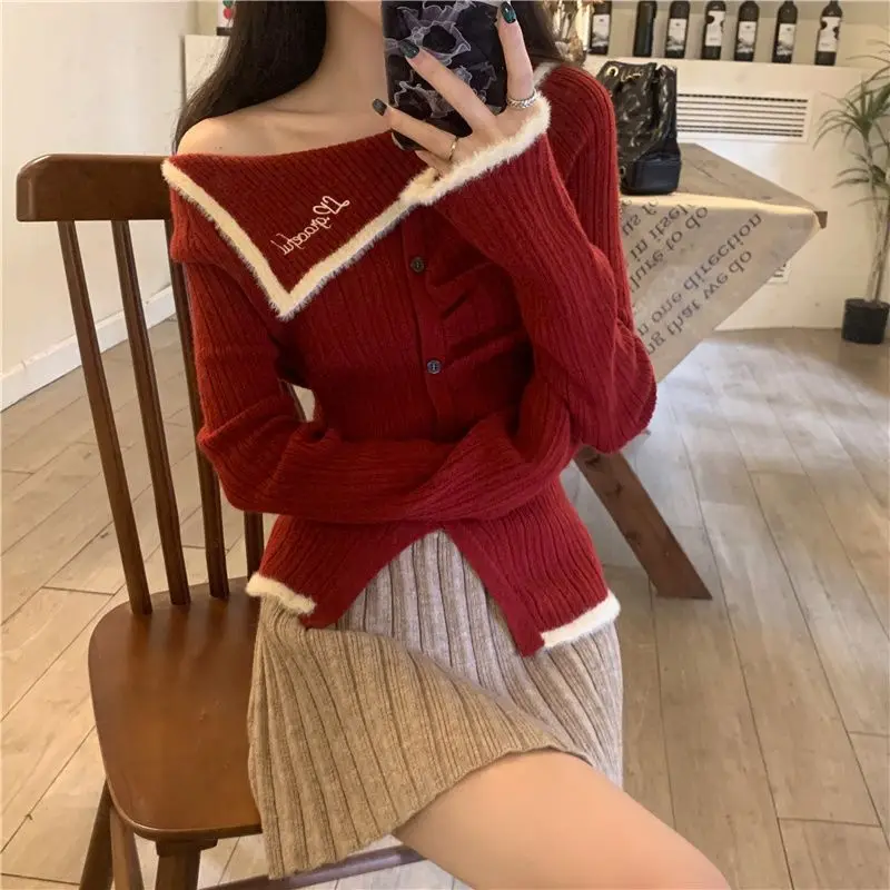 Christmas Series One-Shoulder Red Sweater Women 2024 Spring Autumn New Slim-Fitting Short Knitted Irregular Design Top