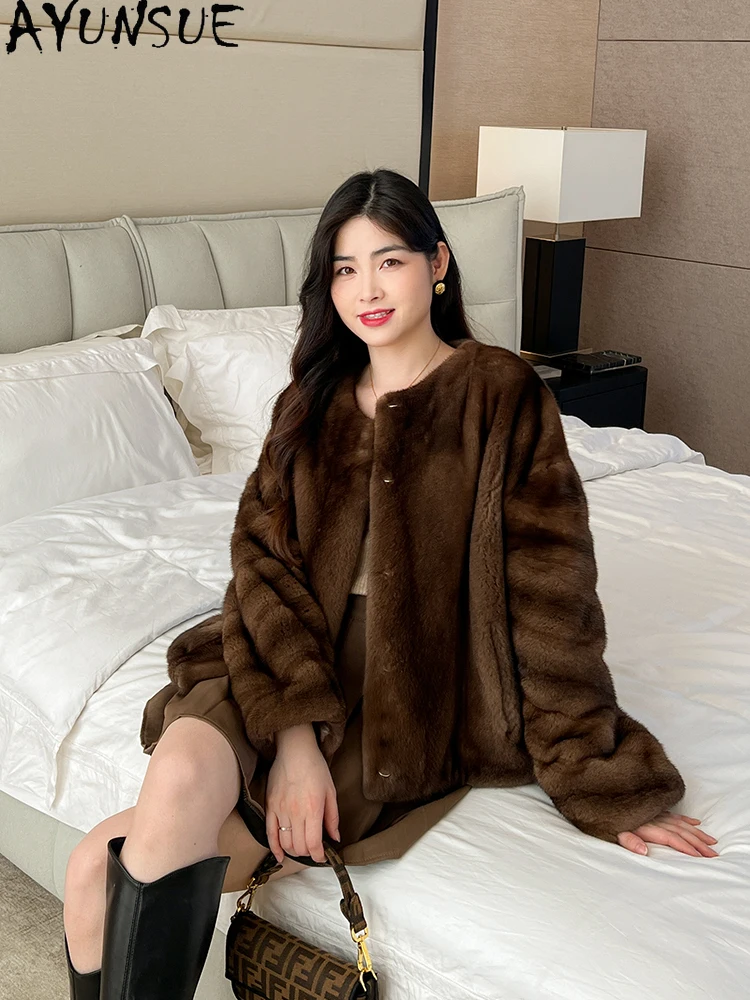 سترة نسائية من فرو المنك المخملي الطبيعي من AYUNSUE سترة شتوية فاخرة من فرو المنك بالكامل لملابس النساء 2025 جودة عالية كوكفاتا ميسهوم