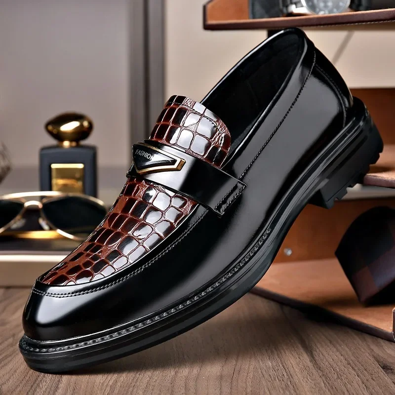 Zapatos de vestir de piel de vaca con patrón de cocodrilo para hombre, mocasines de estilo británico, zapatos de negocios para boda, primavera y otoño, nuevos