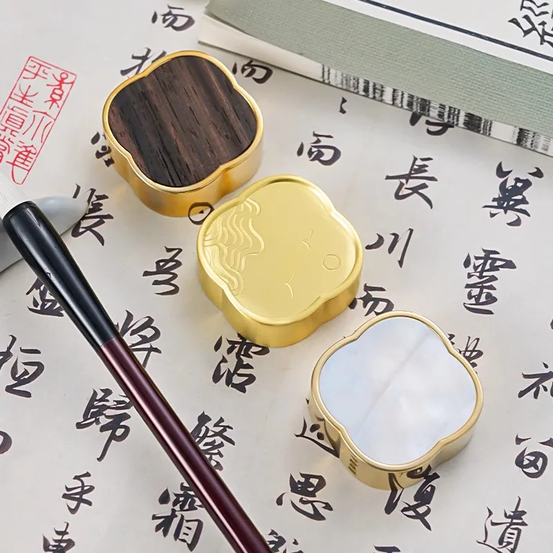 

Creative Brass Paperweight Chinese Style Calligraphy Painting Circular Paperweight Vintage Colored Paperweight Crafts