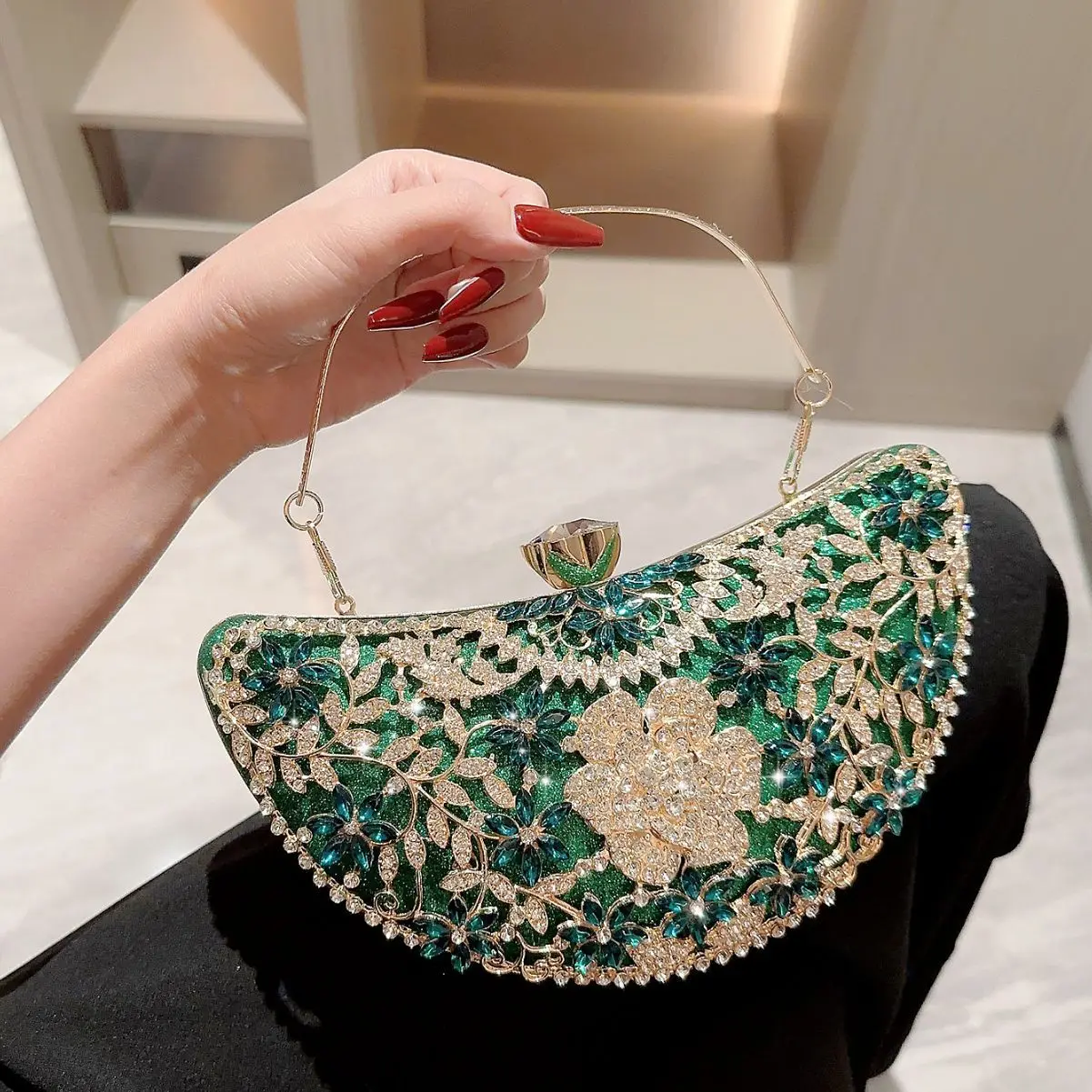 New Luxury Banquet Bag Water Diamond Banquet Handheld Bag Sparkling Brilliant Dress Bag Chain Strap Diagonal Straddle Party Bag