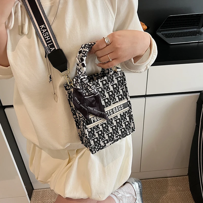 

Oversized Women Tote Bag Buttery Soft Leather Handbag Ladies Beach Bag With Zippered Main Compartment Safe