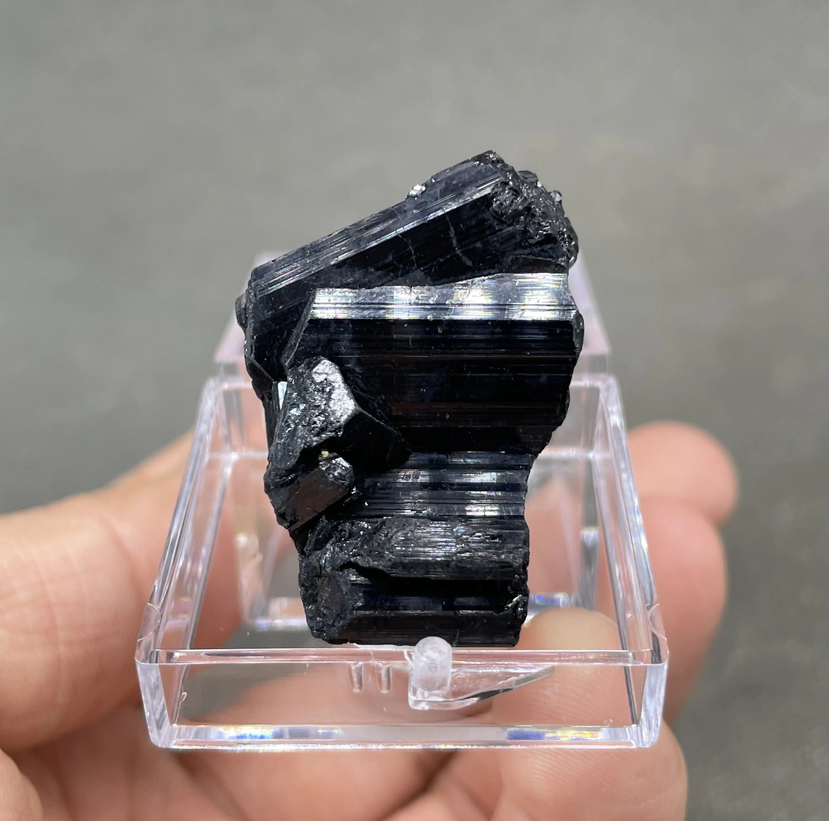 NEW! 100% Natural Tanzania Shiny black tourmaline mineral specimens stones and crystals quartz crystals + box size 3.4cm