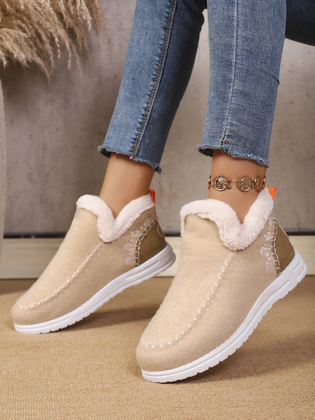 Damen Winter Slip-On Stiefeletten mit Flauschigem Kragen, Weichem Filz, Warmem Fleecefutter, Flach, Rutschfest, Leicht, für den Alltag, Schneestiefel – Detail 29