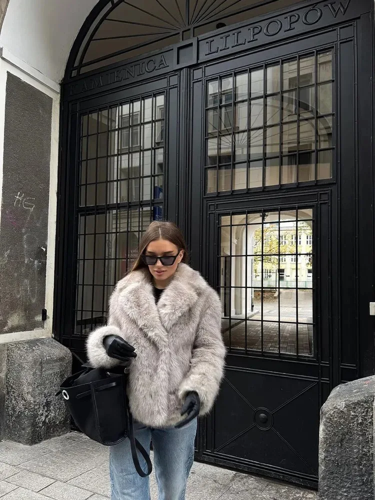 Jesienno-zimowa nowa kurtka damska plus size z futra, zapinana na klamrę, krótka kurtka ze sztucznego futra.