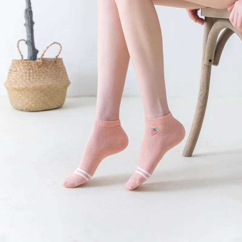 Calcetines cortos de algodón para mujer, medias tobilleras de corte bajo con dibujos de fresa rosa, 5 pares por lote