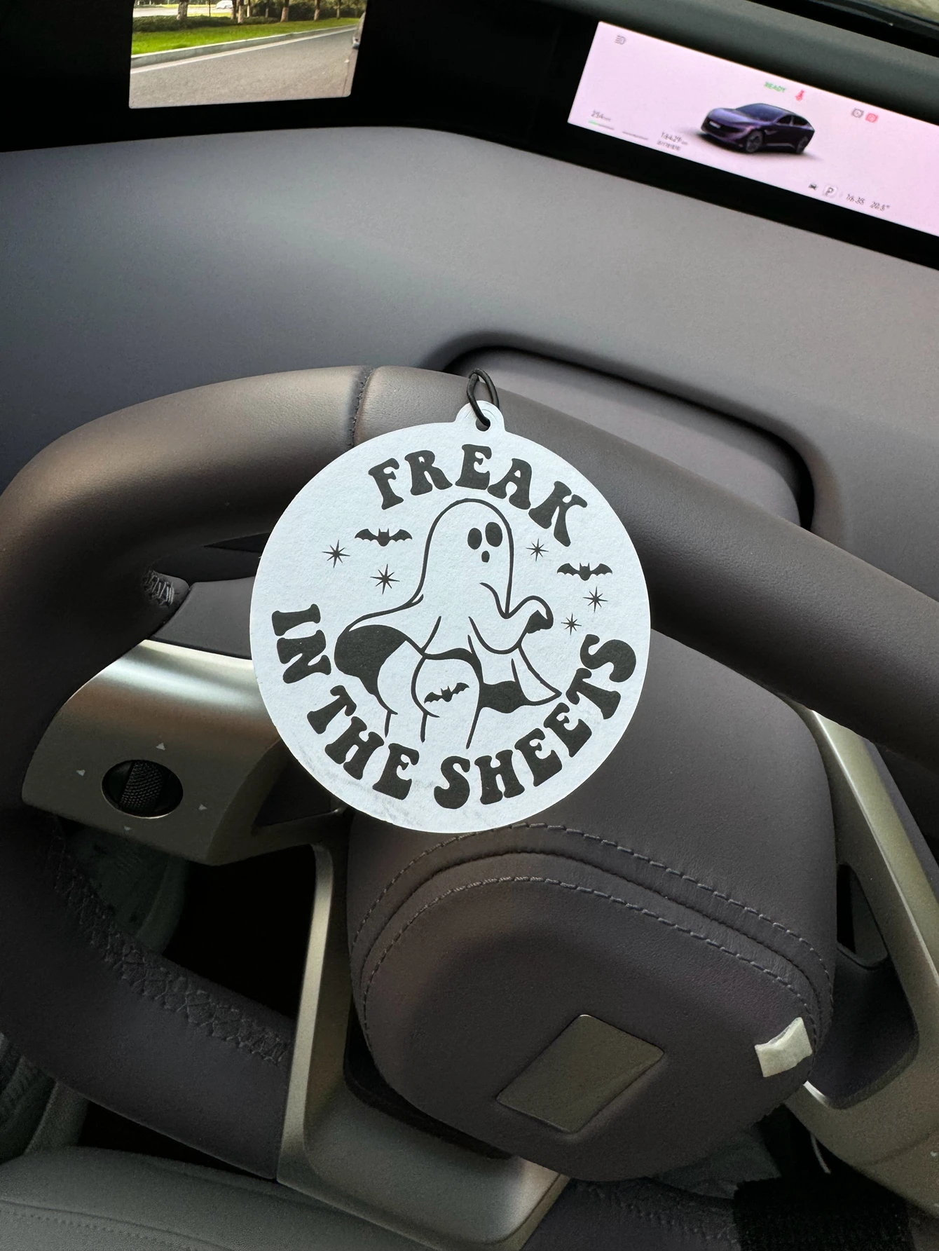 The Freak on the Bed Sheet Hilton (Hotel Scent) Car Air Freshener |   Rearview Mirror Hanger & Dual-Purpose Air Vent Clip |   Natural Material Aromatherapy Tablets |   Long-Lasting Fragrance for 90 Days |   Alcohol-Free |   Not Afraid of Direct Exposure to the Sun |   Designed Specifically for Odor Removal in Cars, Closets, and Bathrooms. |   Cartoon Animation Graphics |   Unisex |   Luxury-Grade Fragrance |   The Same Ocean-Themed Design as Five-Star Hotels