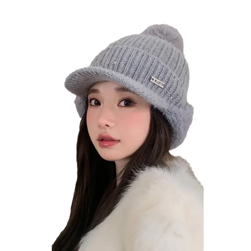 Sombrero de béisbol de punto con pompón de piel sintética para mujer, visera para el sol, orejeras, gorro de punto plano con lengüeta, novedad de