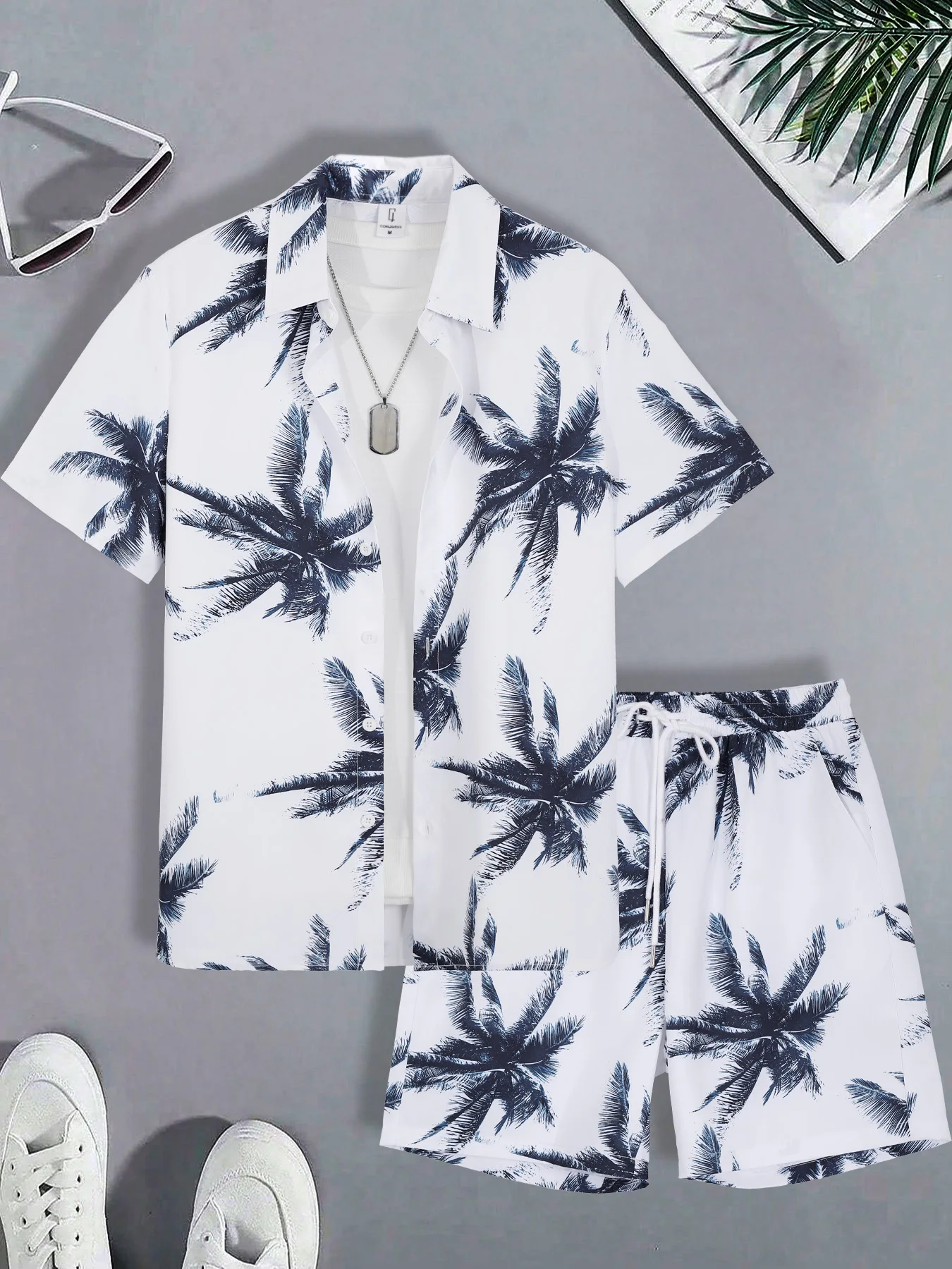 

Coconut Tree Print Vacation Set, Men's Hawaiian Style Short Sleeve Two-Piece