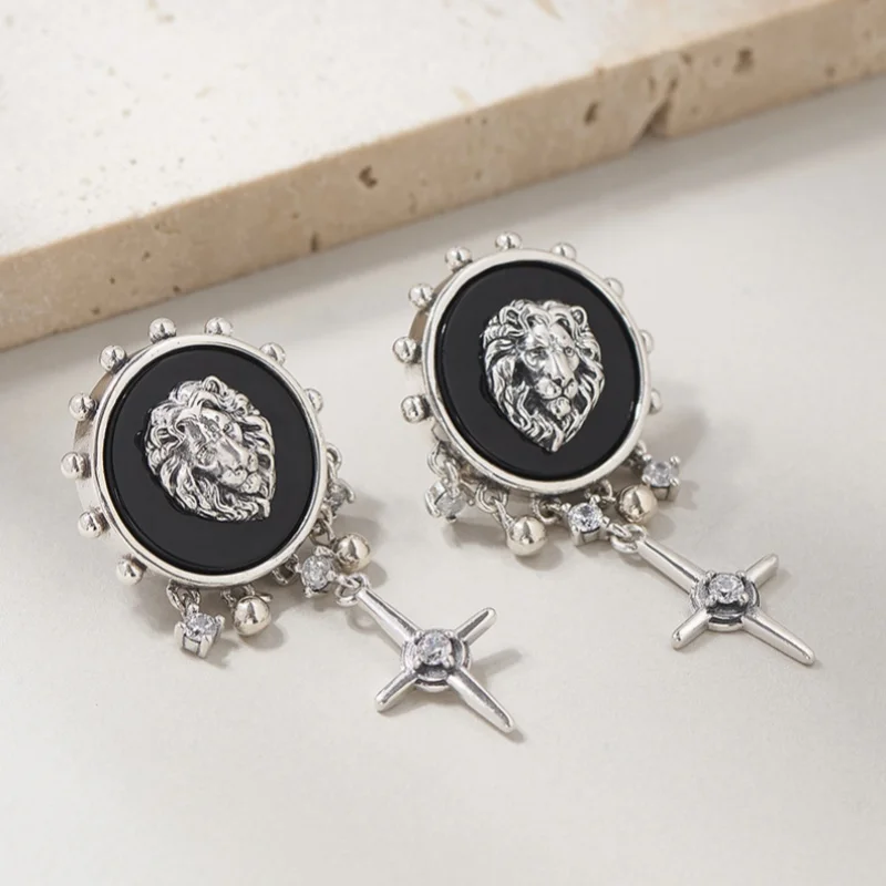 S925 فضة Charms ترصيع أقراط للنساء موضة جديدة النقش الأسد العقيق شرابة الصليب الأذن ترصيع المجوهرات بالجملة