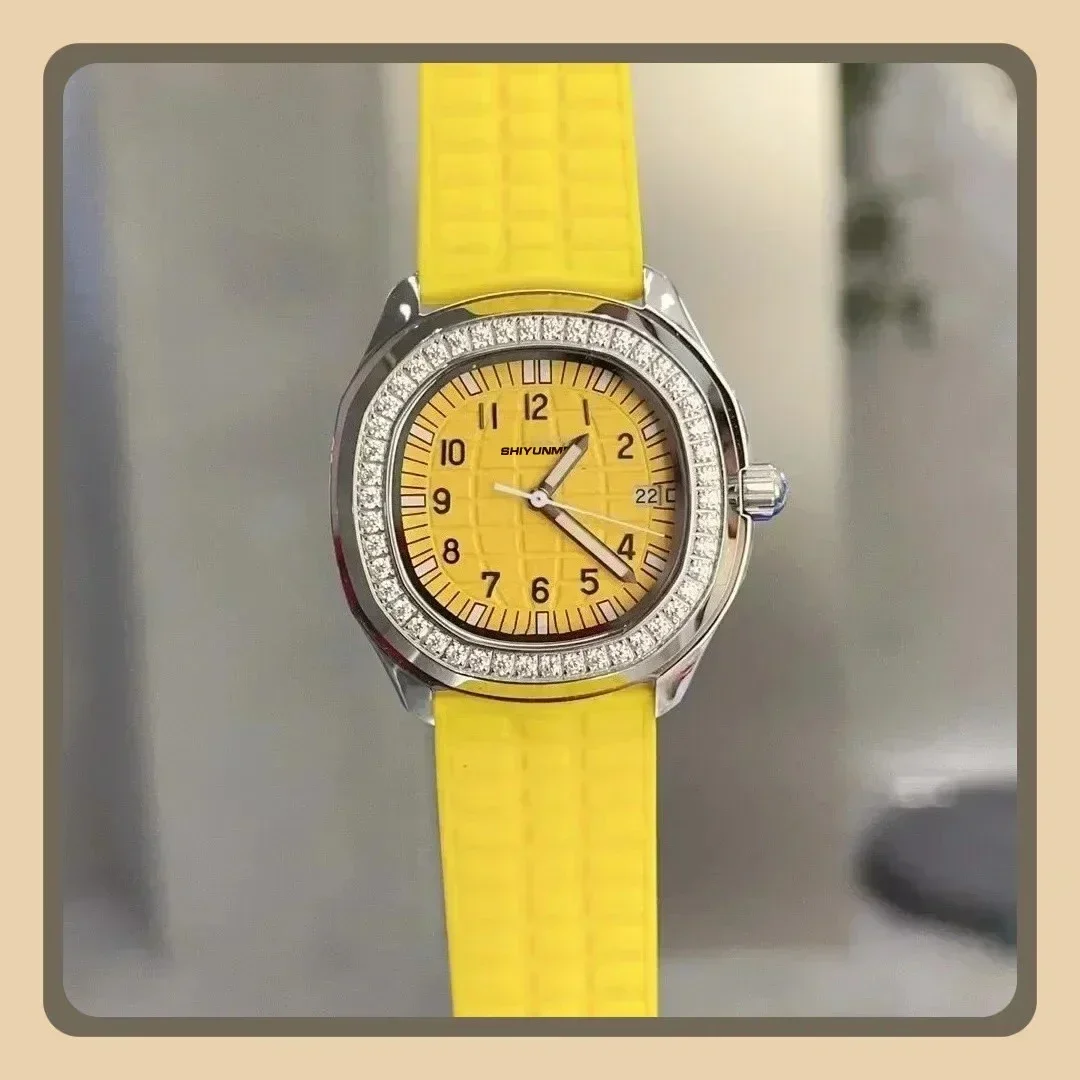 A333 متجر الماس التقويم السيدات كوارتز ساعة عادية الفولاذ المقاوم للصدأ الاتصال الهاتفي وظيفة كاملة حزام مطاطي بالتوقيت العالمي