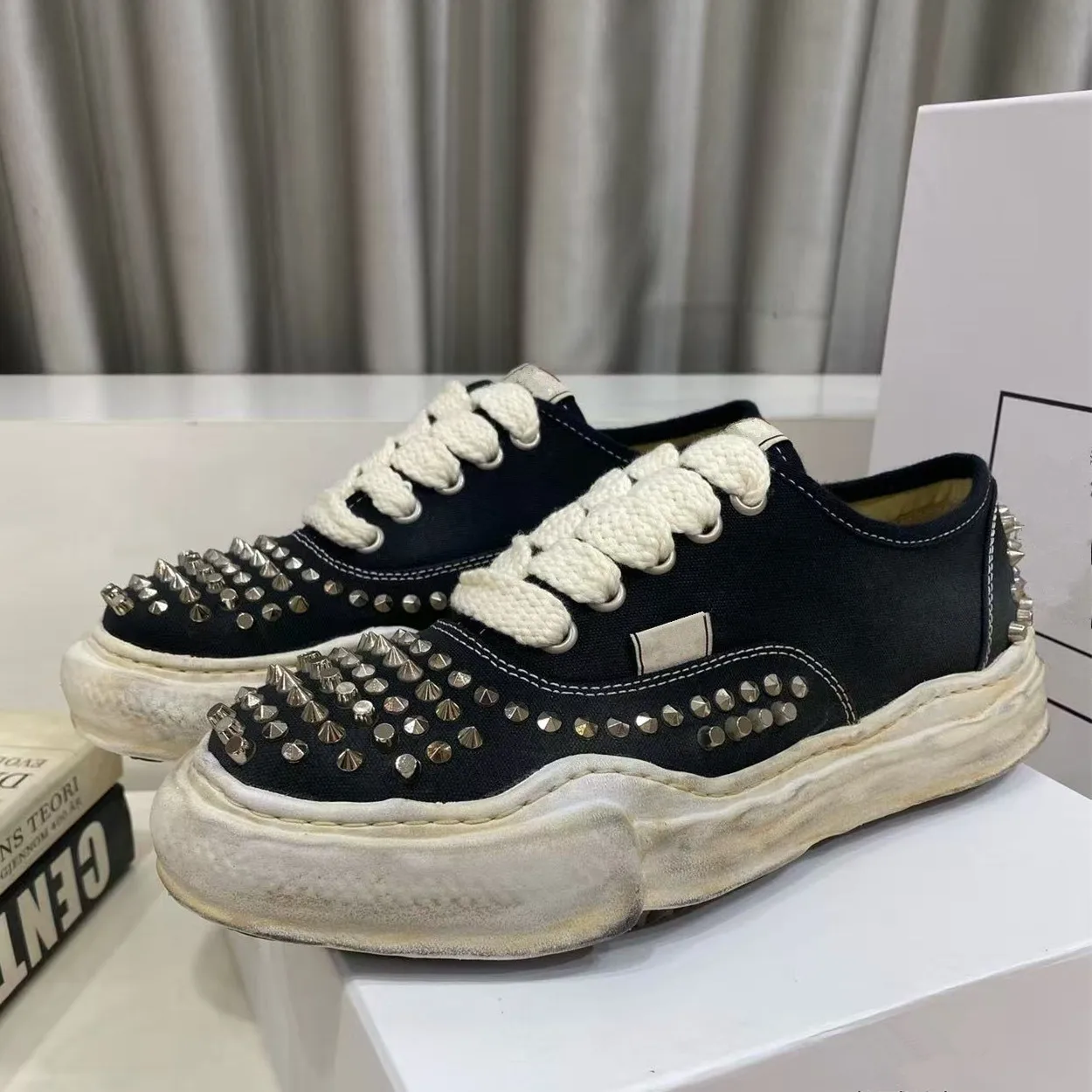 2026 summer rivet fashion casual trend lace up rhinestone low top board shoes sports shoes women's thick sole