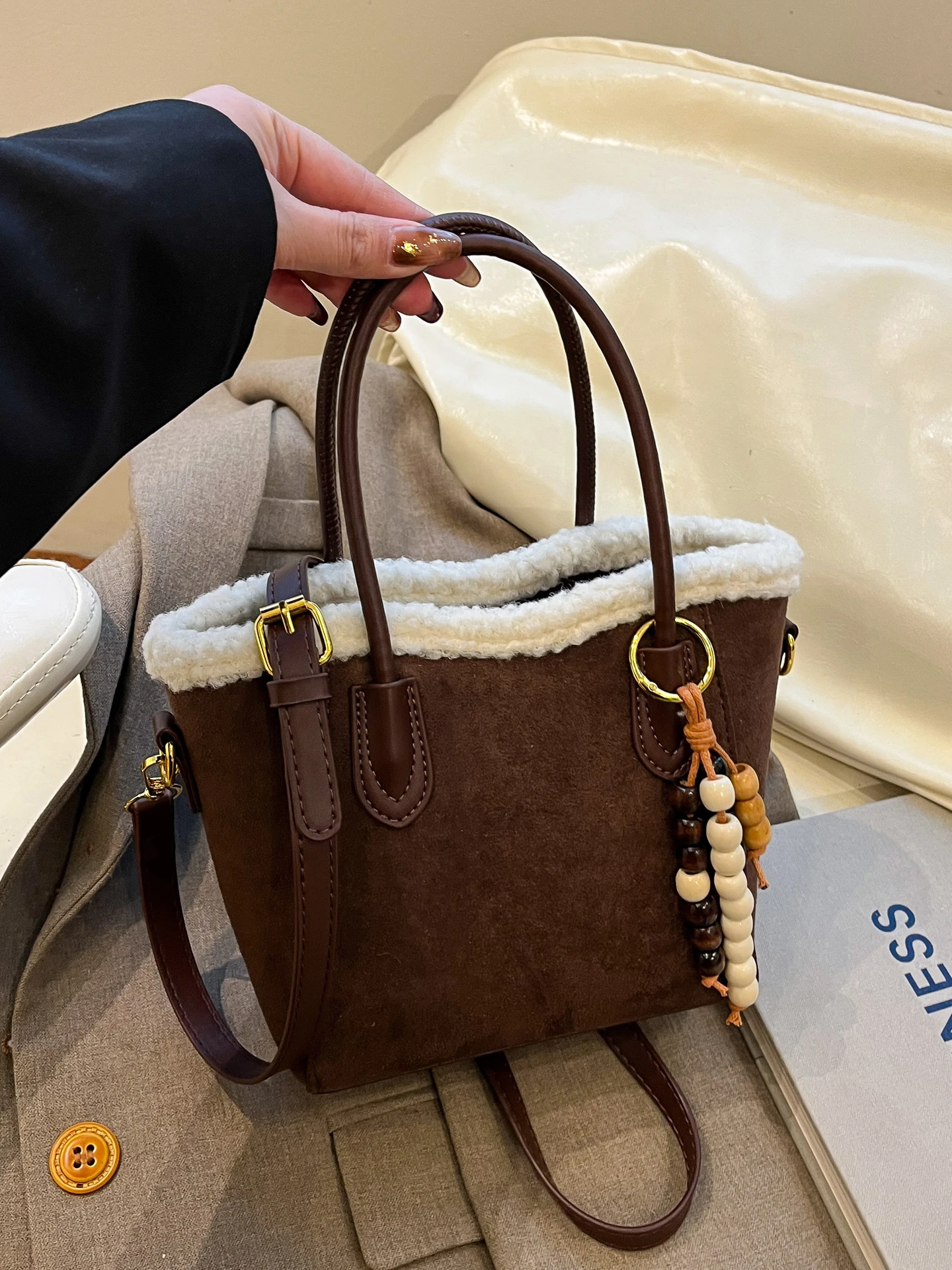 Bolsa Bucket Feminina de Camurça e Pele de Cordeiro, Transversal e de Ombro, Estilo Retrô Coreano, Casual e de Moda