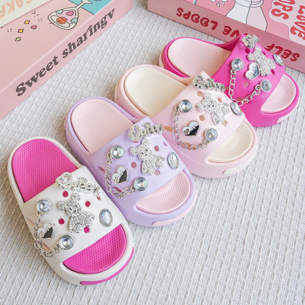 New Popular Cartoon Heart-Shaped Silver Bear Versatile Eva Slippers for Boys and Girls, Fashionable Dual-Color Soft-Soled Non-Slip Sandals 831