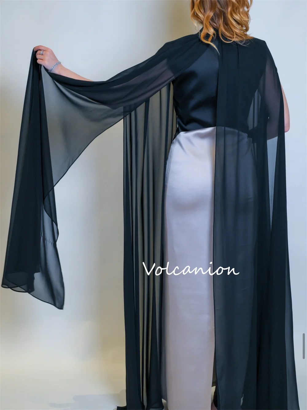 Maßgeschneiderte einfache Charmeuse-Falten-Pailletten, gerade, V-Ausschnitt, lange Kleider, maßgeschneiderte Anlässe, Party, formelle Mode