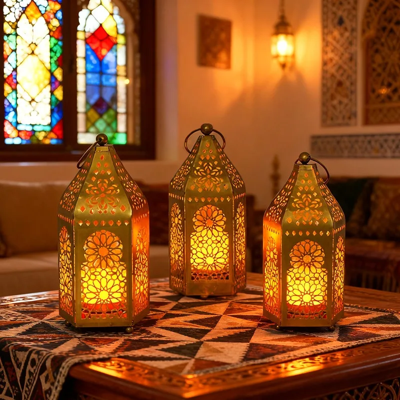 S/M/L Metal Retro Moroccan Lantern Candelabra Candle Holder Iron Candelabra Hurricane Lamp Candelabra Suitable for Decoration