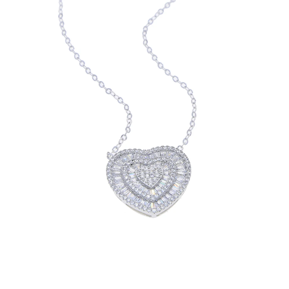 2025 جديد مثلج خارج القلب قلادة بلينغ قلادة تشيكوسلوفاكيا الزركون جميل القلب المختنق سحر للنساء موضة الهيب هوب مجوهرات