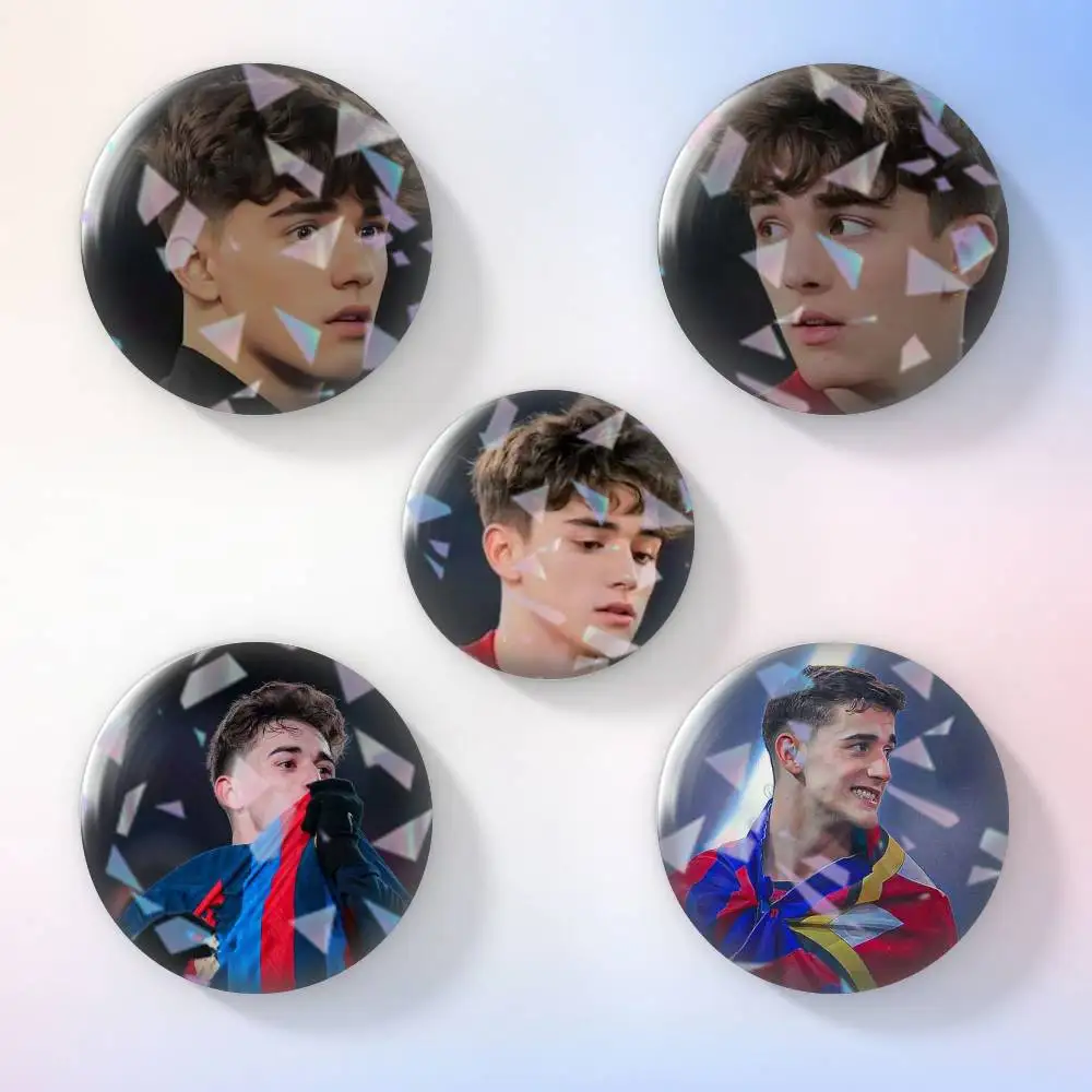 

Stylish and cool Gavi Football star Brooch Vintage Alloy Brooch Pins, Antique Style Decorative Badges for DIY Craft Ornament