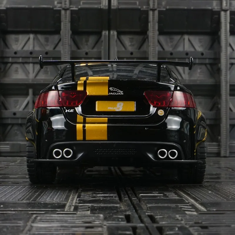 1:24 Jaguar XE SV PROJECT8 coche de rally de aleación modelo decoración de coche, puertas y capó de motor, maletero se puede abrir