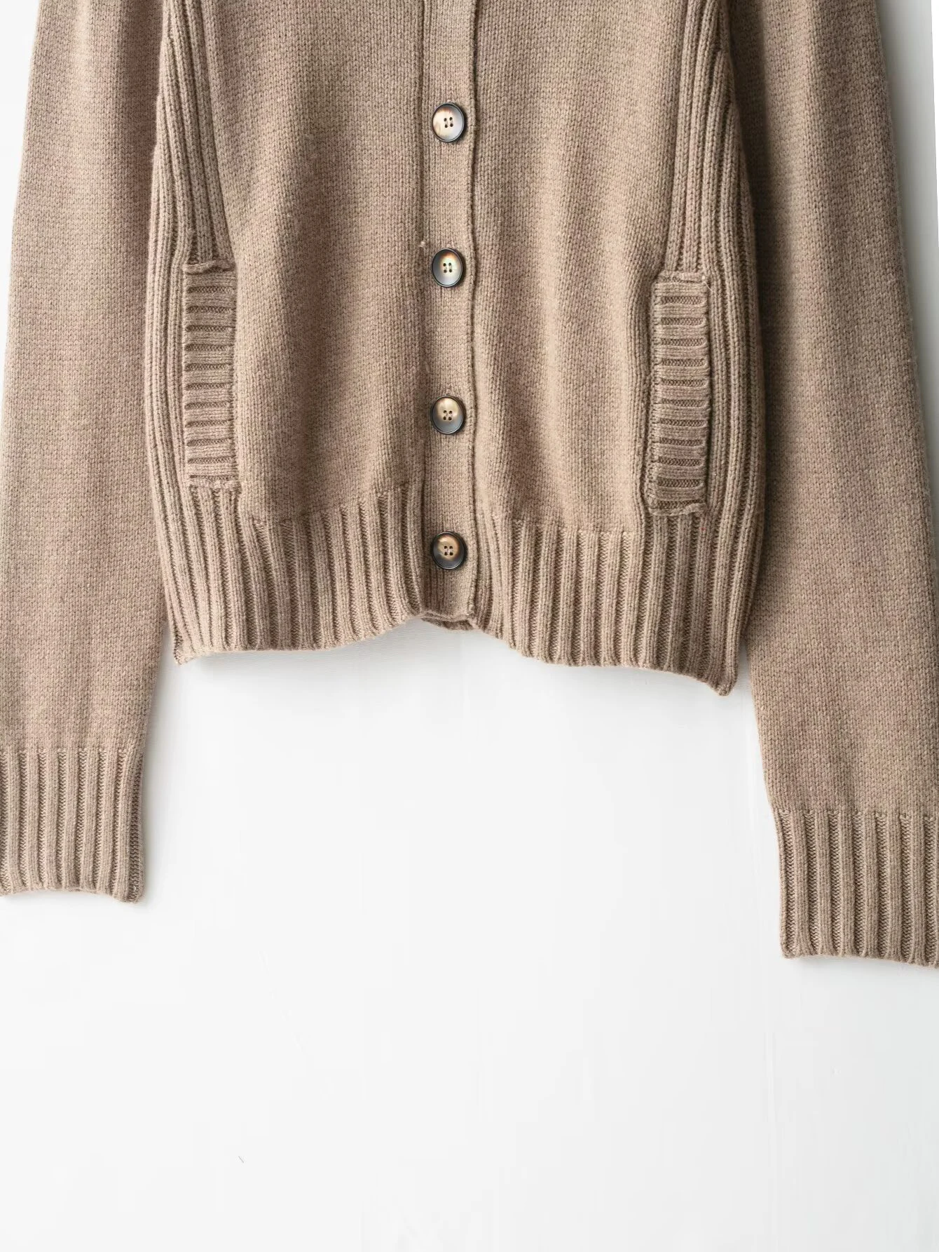 النمط الأوروبي والأمريكي 2025 الشتاء الملابس النسائية الجديدة كسول نمط الرجعية الوجه طوق مضلع الحدود سترة متماسكة سترة