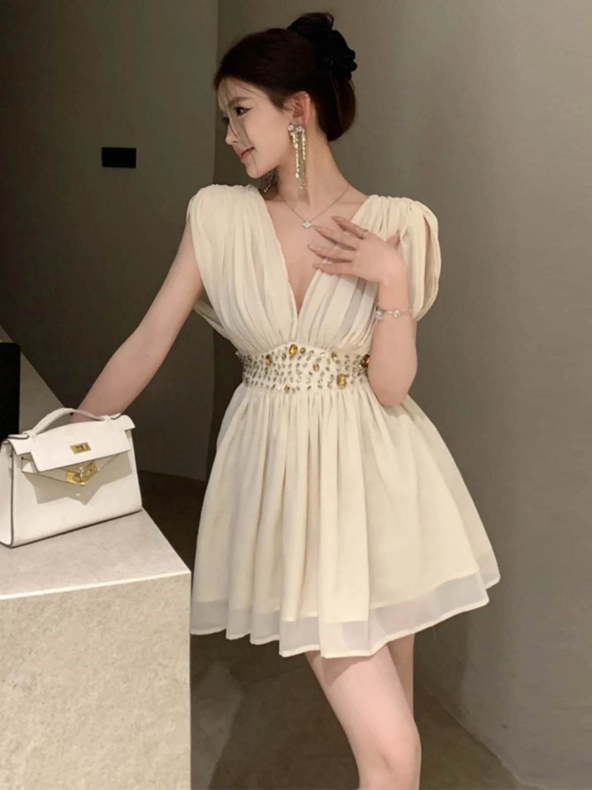 

Elegant V-Neck Midi Dress Chiffon Waist-Cinching High Waist French Style Color Sequin Detail City Commute Date Suitable