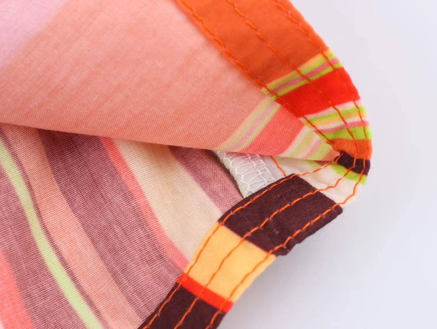 2025 Nuovi abiti da donna Camicia a maniche lunghe con risvolto serie a righe con temperamento alla moda in stile europeo e americano