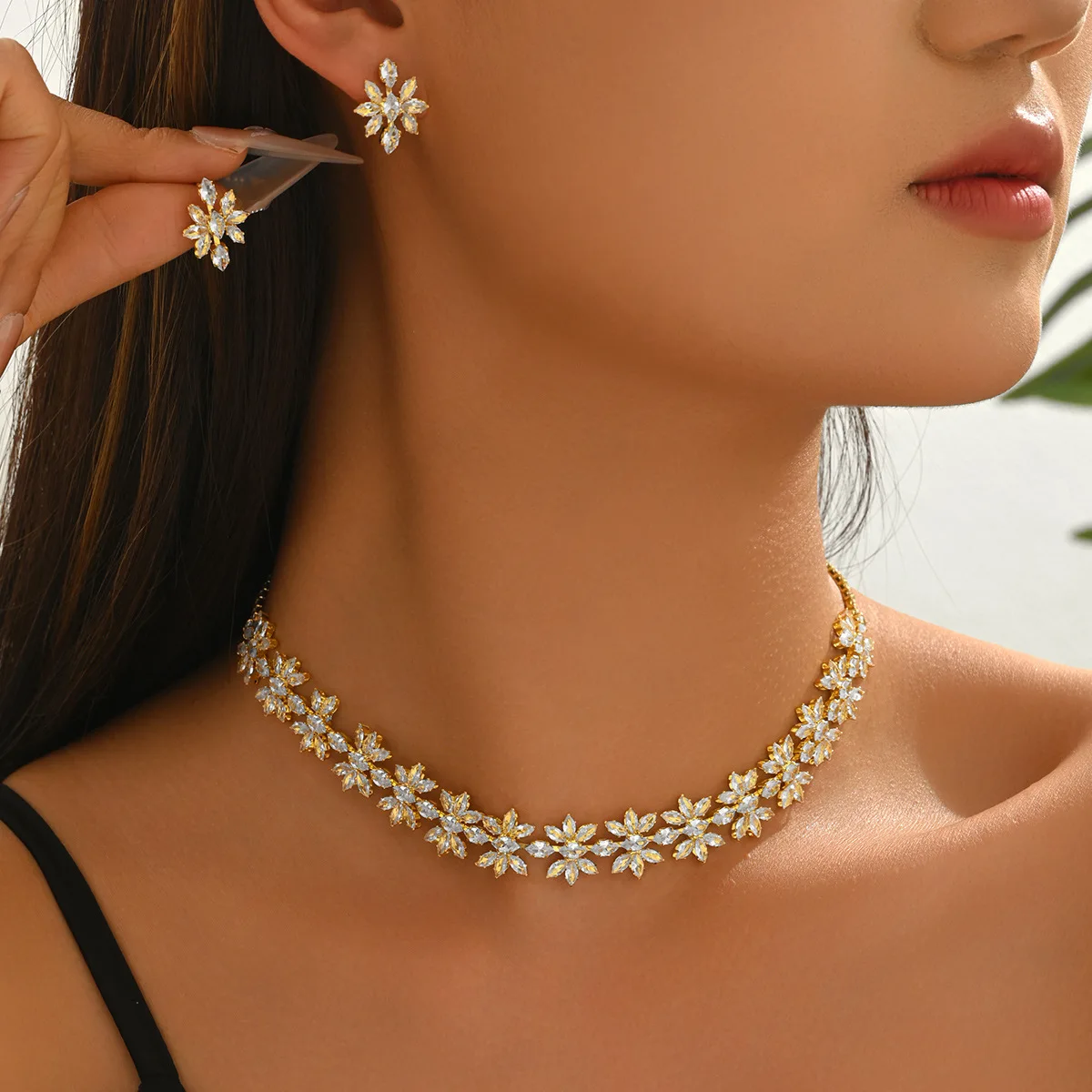 

Matching Luxury Niche Luxury Zircon Full Diamond Earring & Necklace Set For Women 24K Gold AU999, cohesive elegance