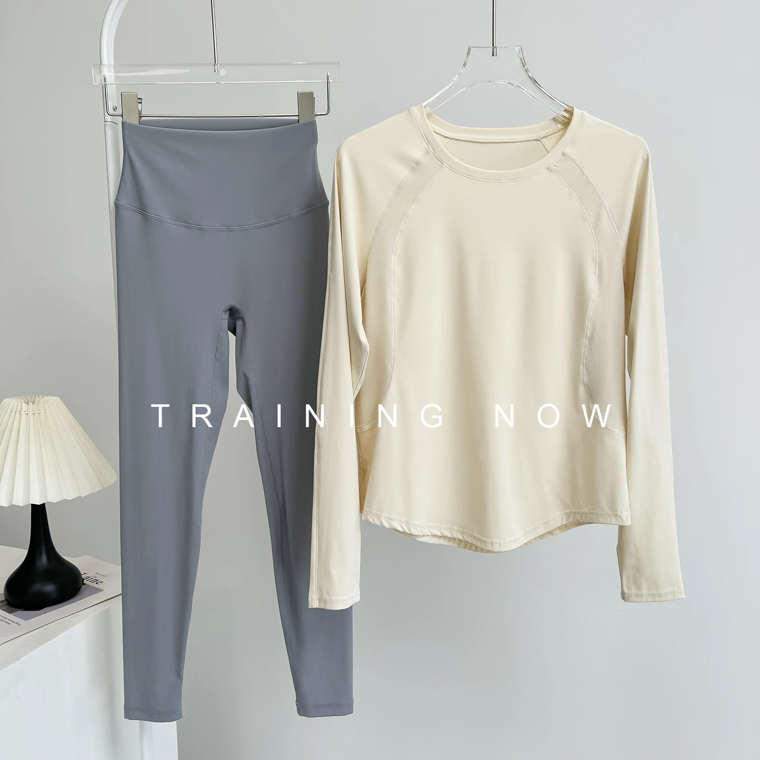 

Yoga clothing suit for women in autumn loose and breathable Pilates training morning running long-sleeved good-looking