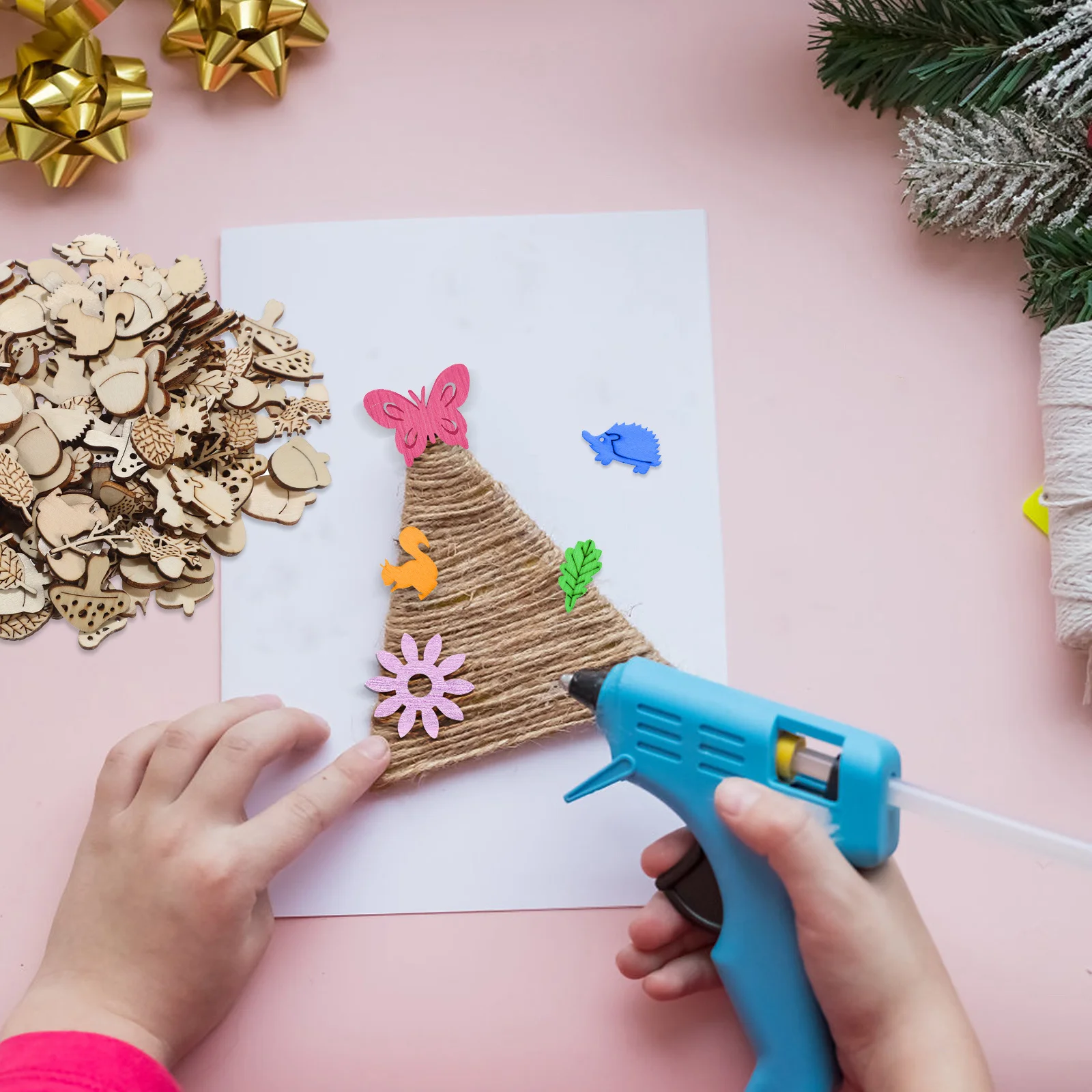 

200 шт. деревянных заготовок: натуральные неокрашенные элементы для рукоделия, для рисования, декоративные фигурки животных, деревьев, листьев