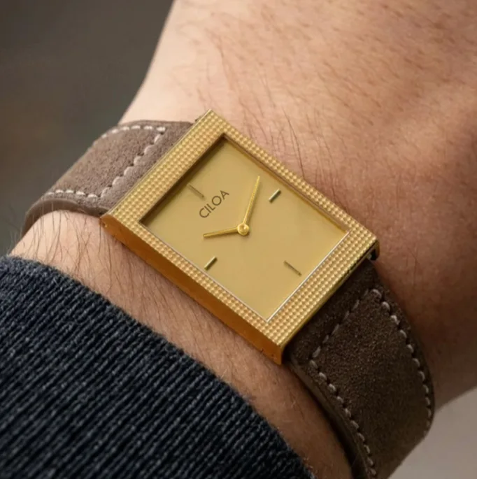 Retro Vibe Square-shaped Small Gold Block Watch with Japanese Miyota Quartz Movement 26*35mm Size 8mm Thickness Steel Case
