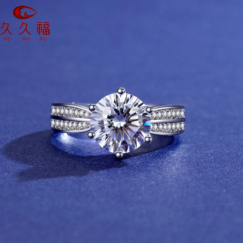 

Мягкое женское кольцо-звезда с шестью крапанами из платины PT950 с муассанитом 3 карата, обеспечивает безопасное и комфортное ношение, не натирая кожу.