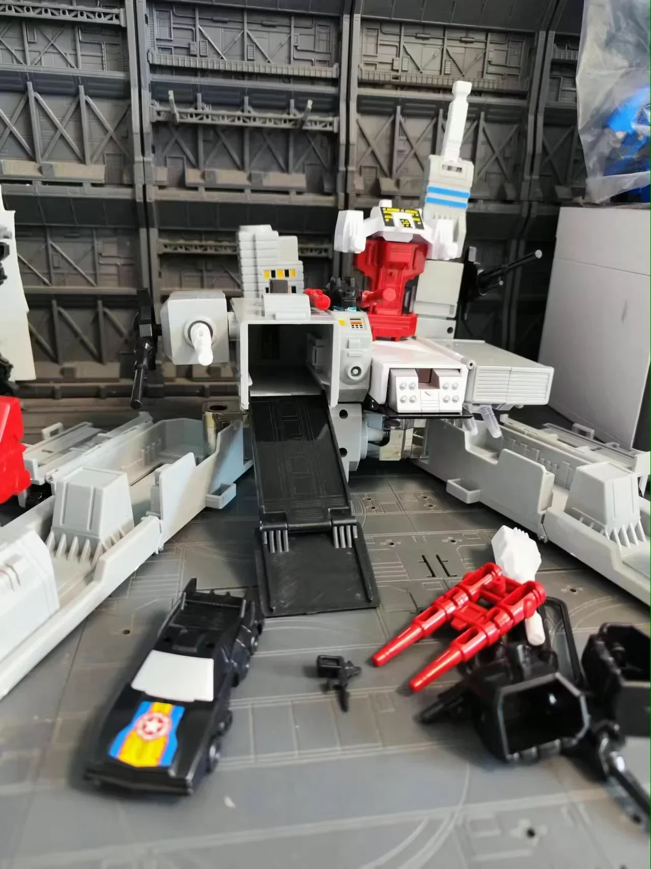 Metroplex Ko G1 Trasformazione Tre Dinobot 5 Trasformazioni in 1 Action Figures Collezione di giocattoli regalo