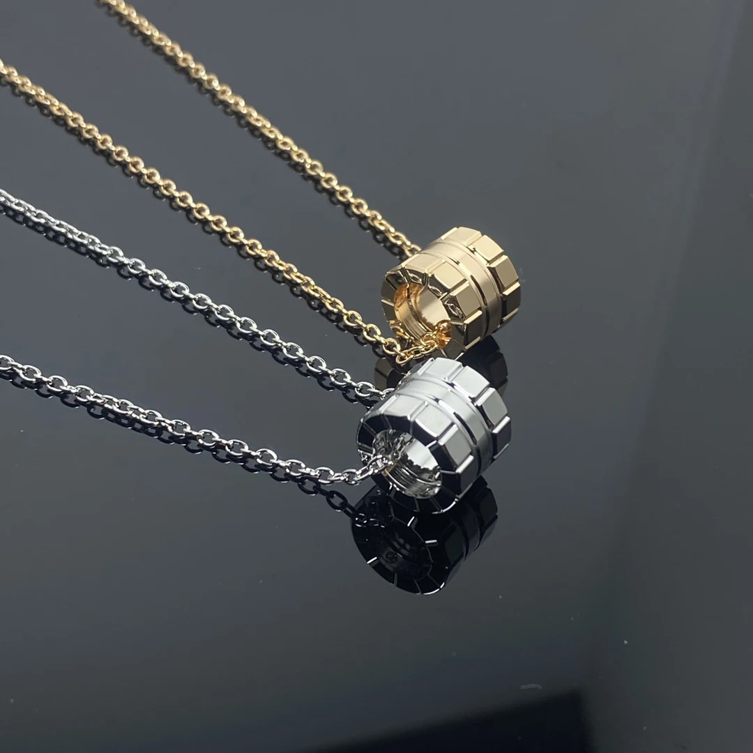 The new 925 sterling silver zircon ice necklace is fashionable and versatile, suitable for daily commuting as a gift