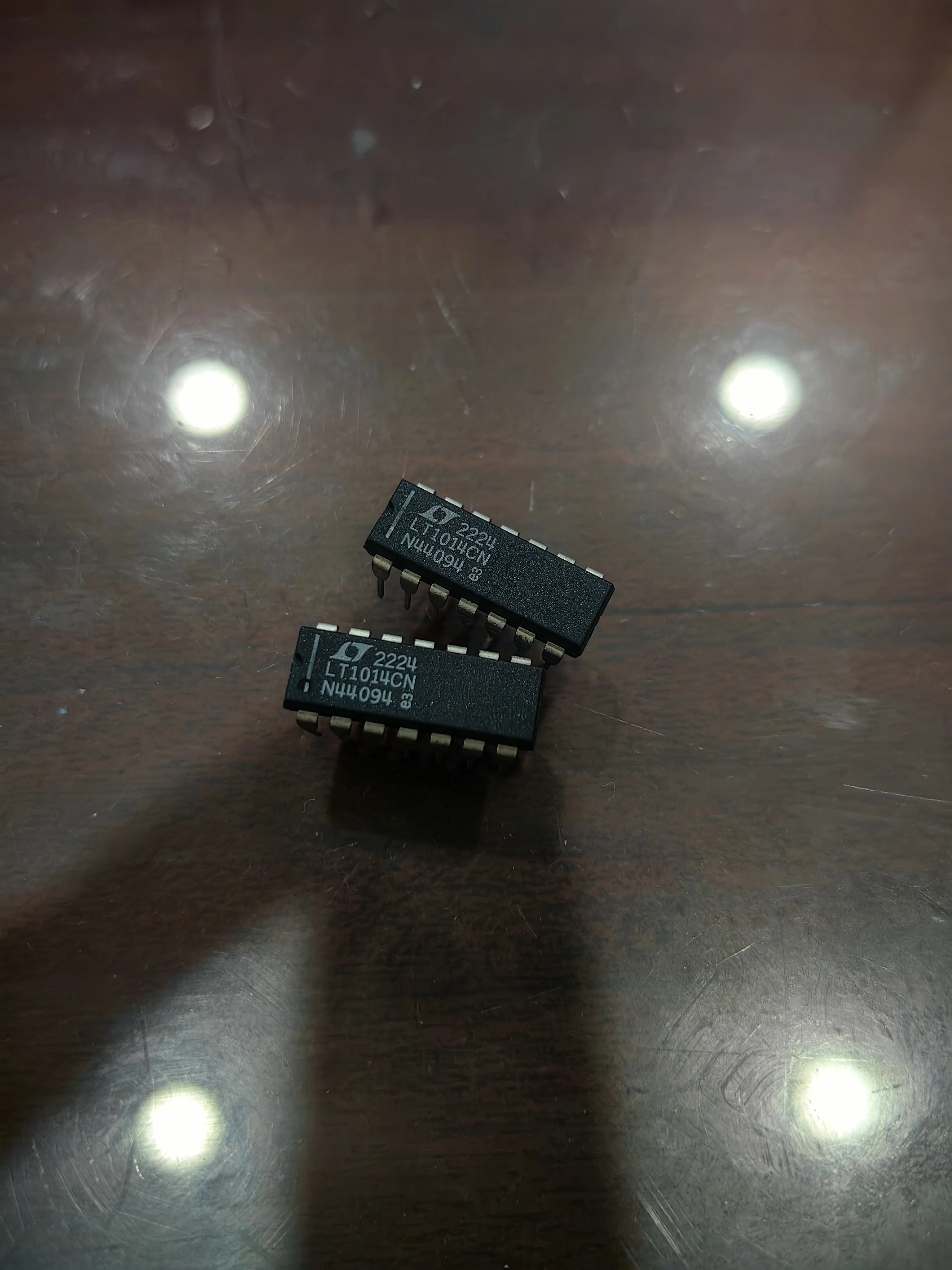 LT1014ACN LT1014CN LT1014DN LT1014IN LT1014 — четырехточный операционный усилитель